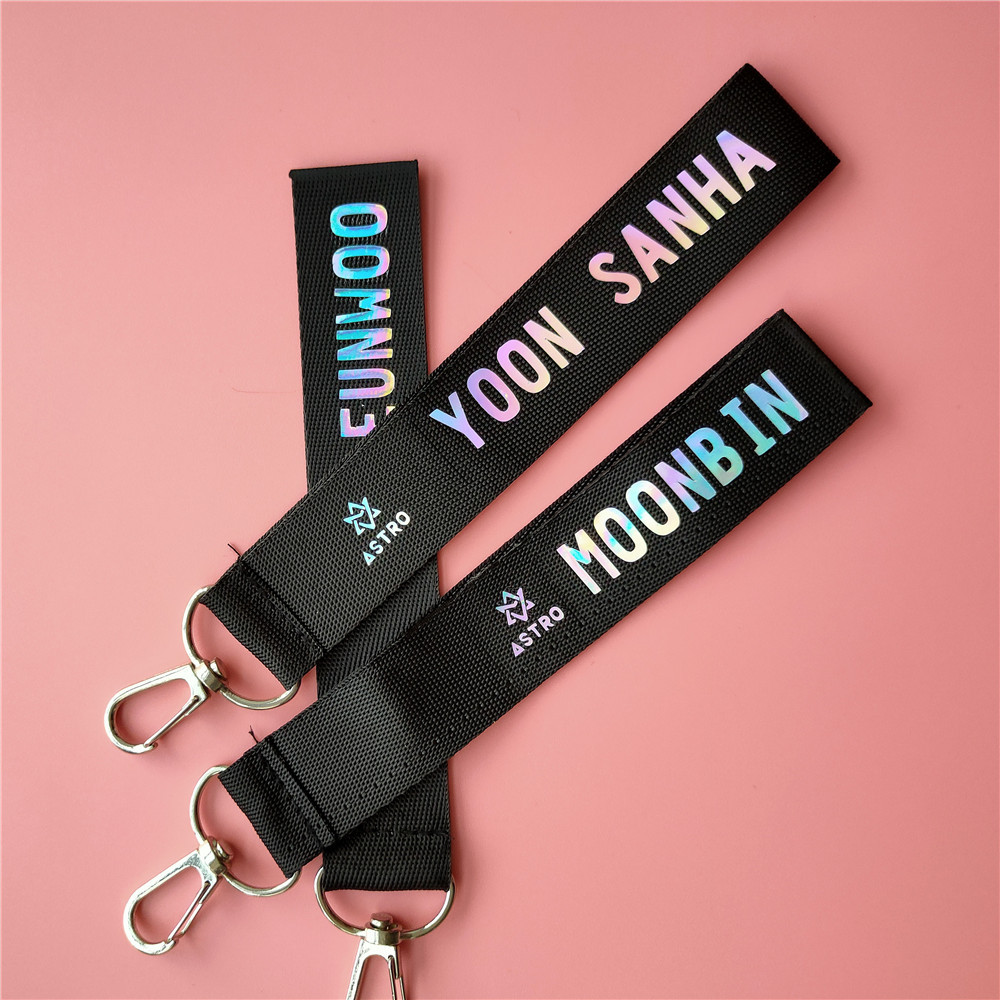 Porte-clés IDOLS ASTRO, cordon - Phone Accessories And Names avis et prix